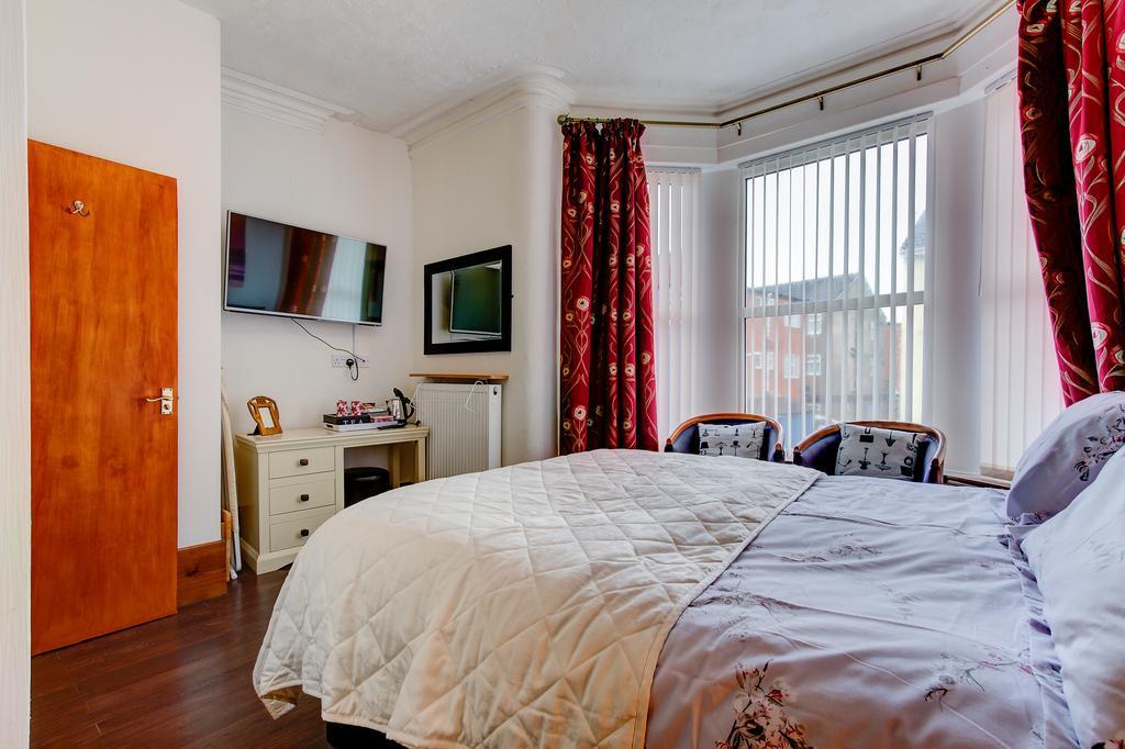 Sutton Park Guest House Blackpool Esterno foto