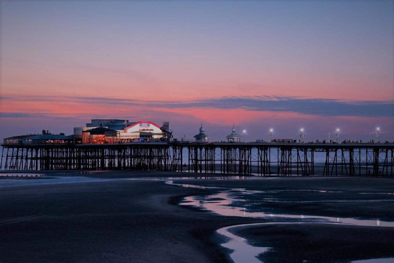 Sutton Park Guest House Blackpool Esterno foto